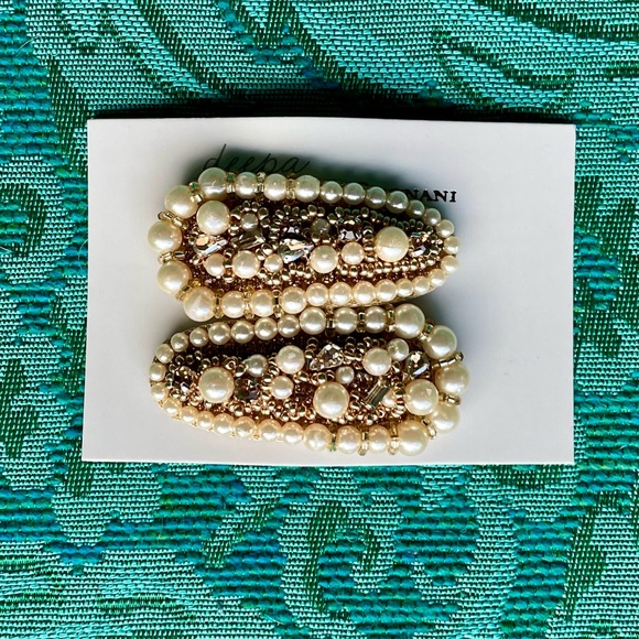 LAST PAIR Deepa Gurnani Arabella Set of 2 Gold Faux Pearl Crystal Hair Clips - Picture 4 of 9